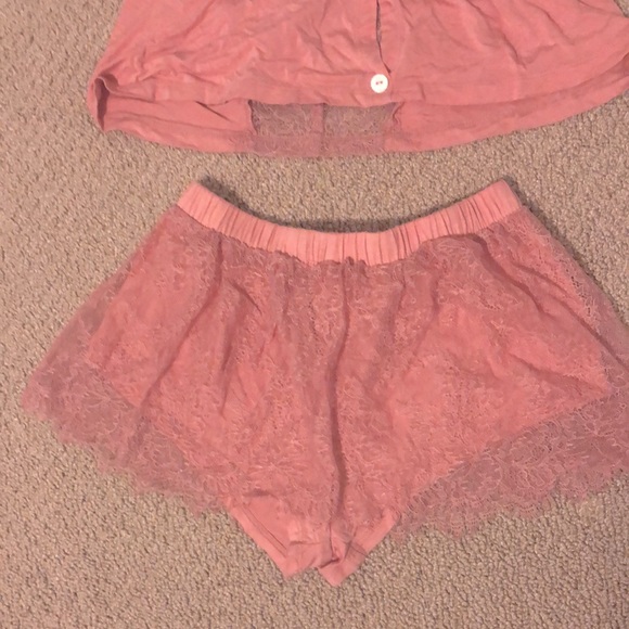 Lingerie/ pyjama set VS Top and shorts - Picture 4 of 6